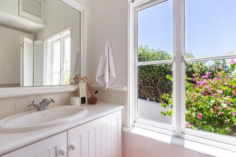 To Let 6 Bedroom Property for Rent in Beachy Head Western Cape
